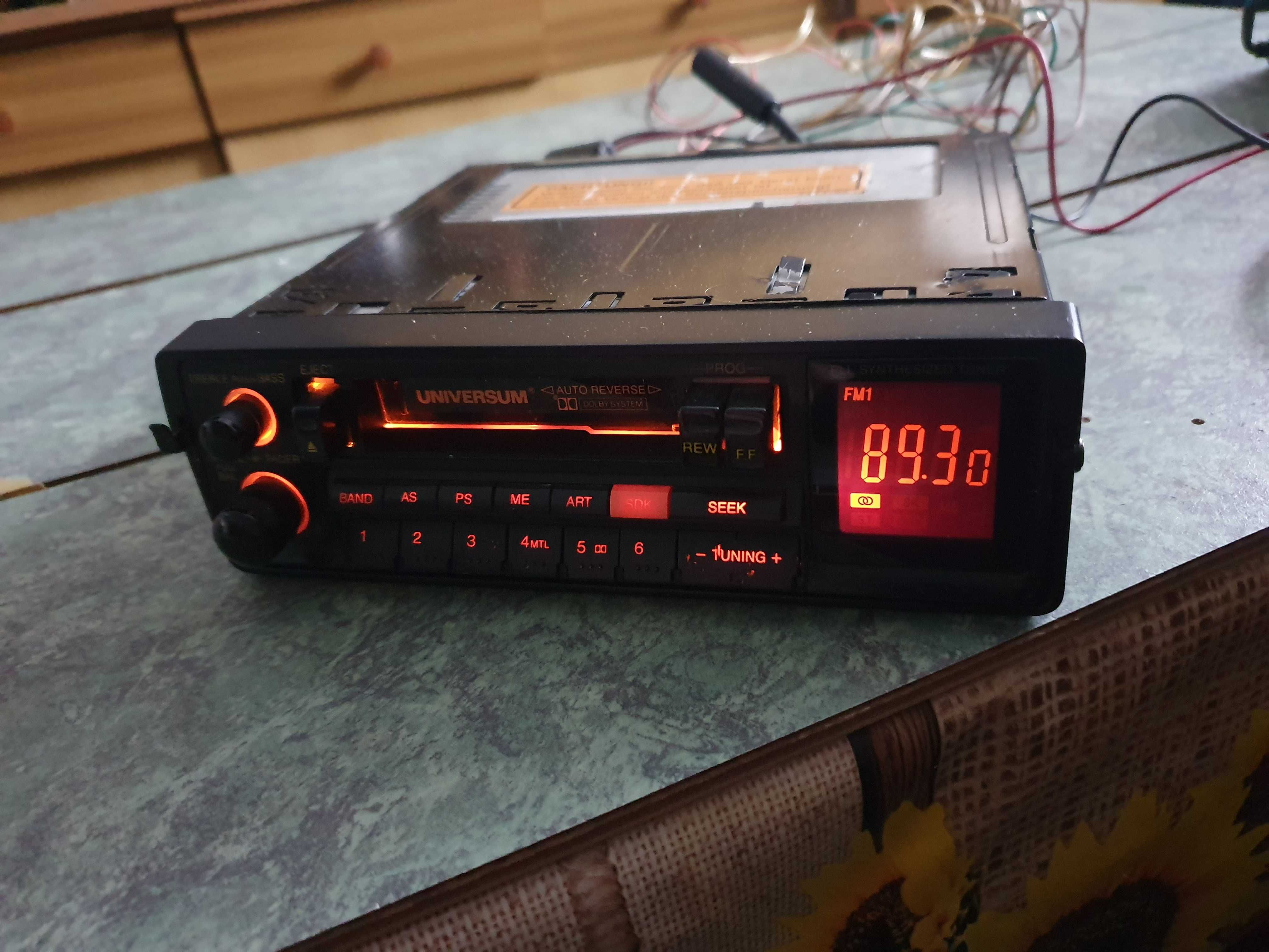 Stare zabytkowe radio samochodowe Universum ACR4306 vintage