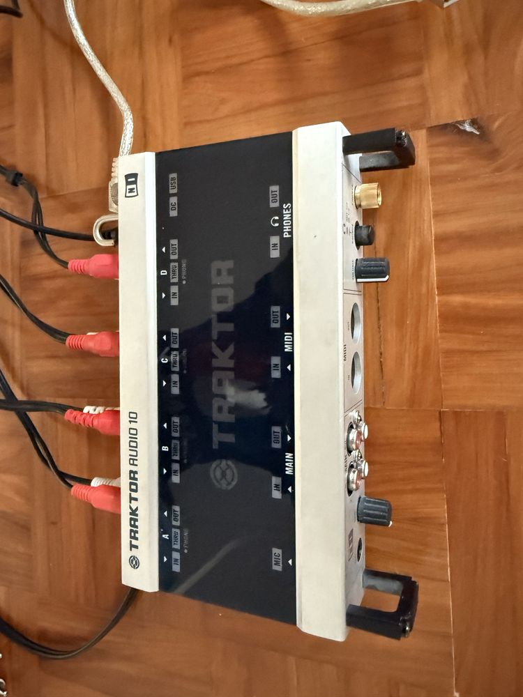 Traktor Audio 10