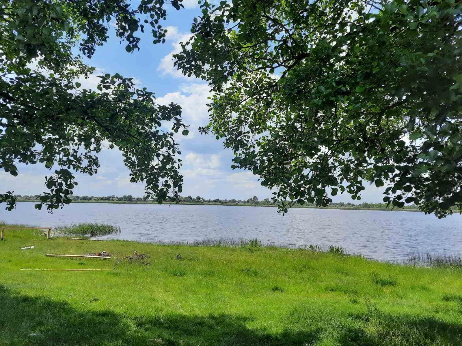 Земельна ділянка з будинком