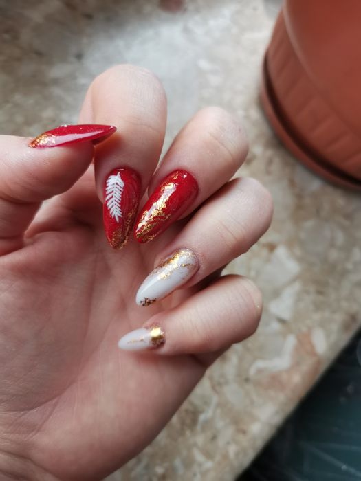 Manicure hybrydowe Przedłużanie Paznokci Wolne terminy