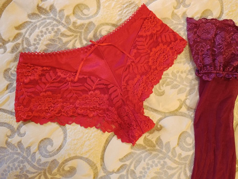 Bordowe pończochy plus majteczki figi czerwone