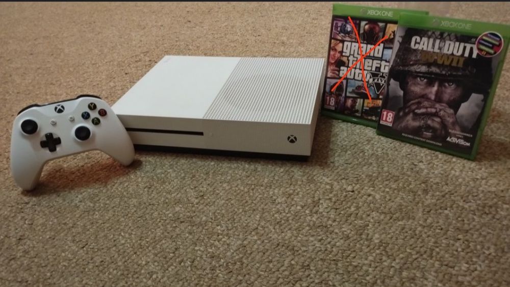 Xbox one s 1tb, идеальное состояние,возможен торг