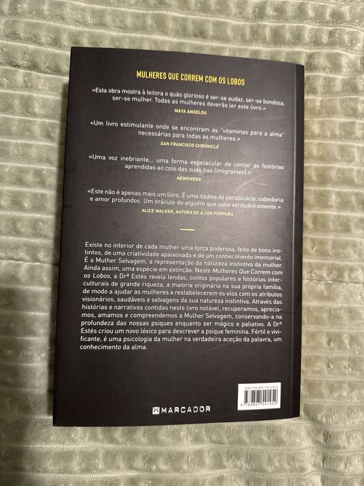 Livro mulheres que correm com os lobos de Clarissa Pinkola Estés