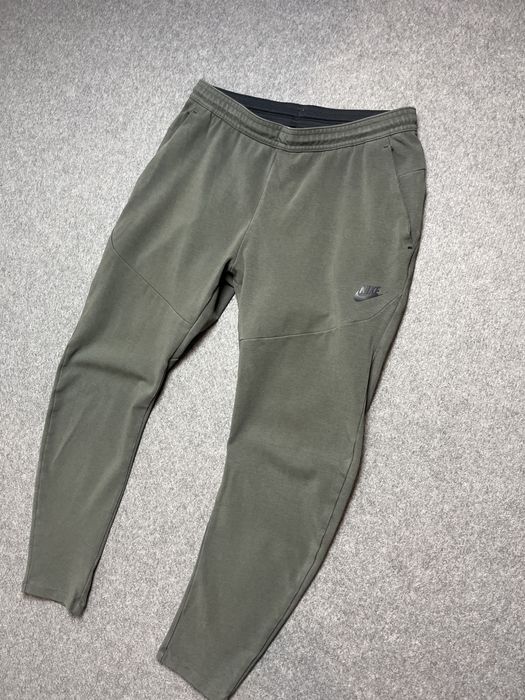 Спортивні штани Nike tech Pack