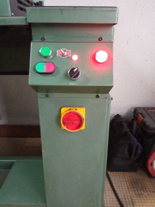 Máquina de facear SAGITA restaurada/alterada