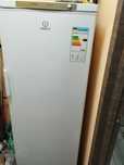Продам морозильну камеру Indesit