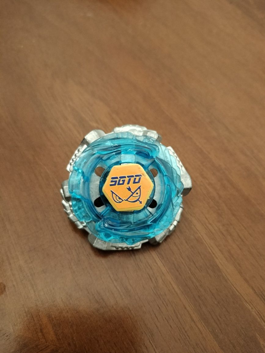 Beyblade em muito bom estado