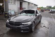 Auto na części - BMW G30 530d xDrive 3.0 D B57D30 265 KM GA8HP75X 475 2019R Silnik Skrzynia Drzwi Lampa Szyba Felga Deska Kokpit Moduł Licznik Radio Fotel Zderzak Chłodnica Błotnik Zawieszenie Turbina Wtryski Intercooler Kompletne Części Rozbiórka
