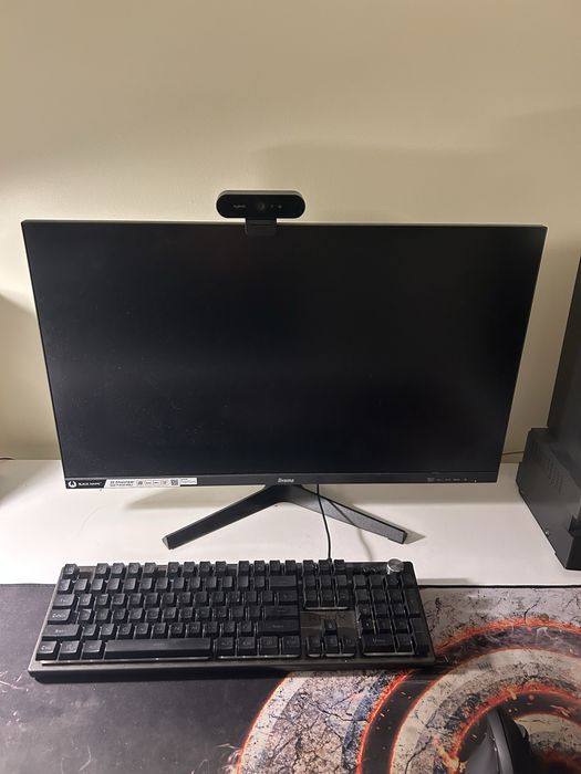 Monitor , komputer oraz dodatki dla gracza