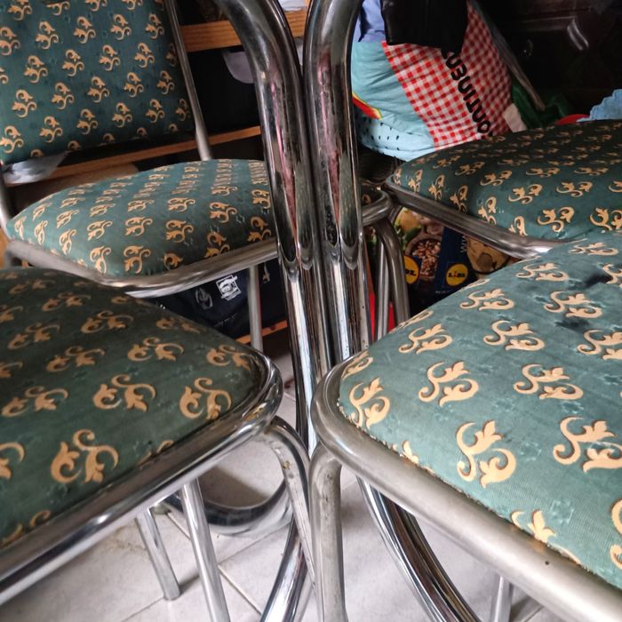 Mesa de vidro com cadeiras de oferta