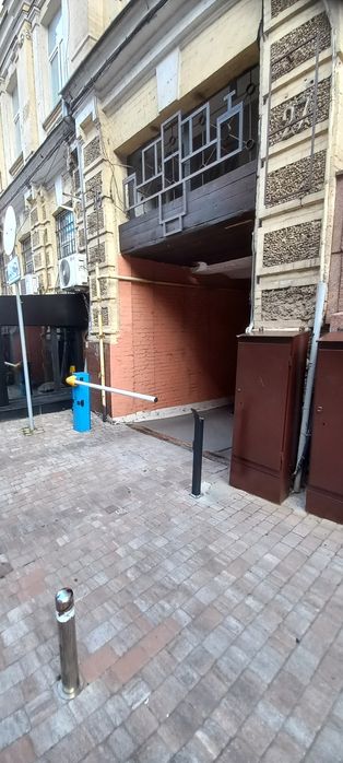 Без комиссии.  Аренда помещения - 100 м2, в центре.