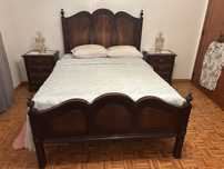 Cama casal 140x190 + cómoda + mesas de cabeceiras