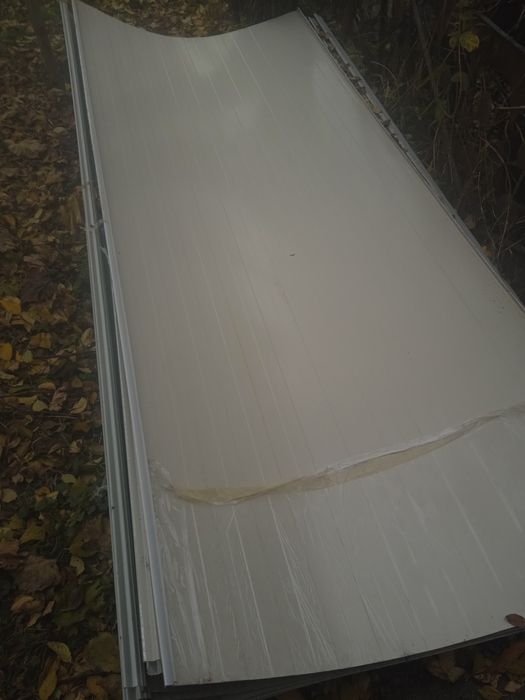 Профнастил з сендвіч панелей).