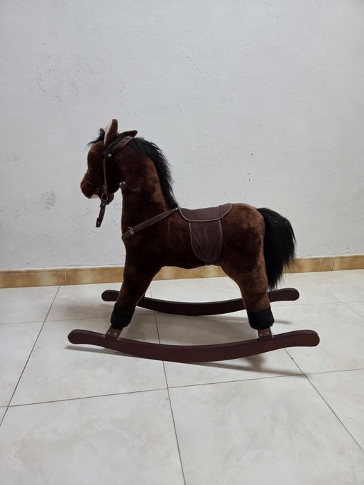 Cavalo de baloiço madeira