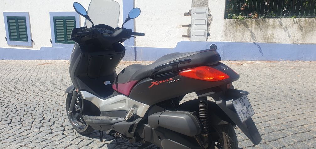 Yamaha XMAX 125 black max