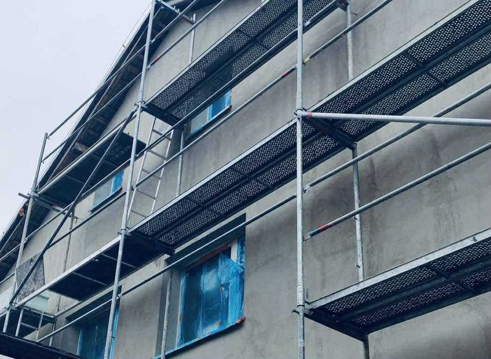 Wynajem rusztowań elewacyjnych