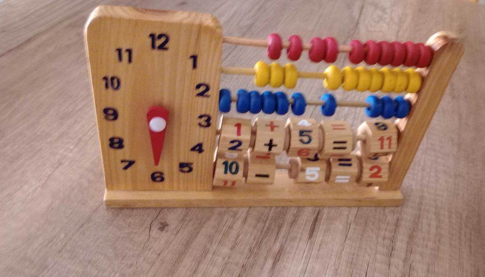 Brinquedo para iniciar matemática, inúmeras operações, e relógio