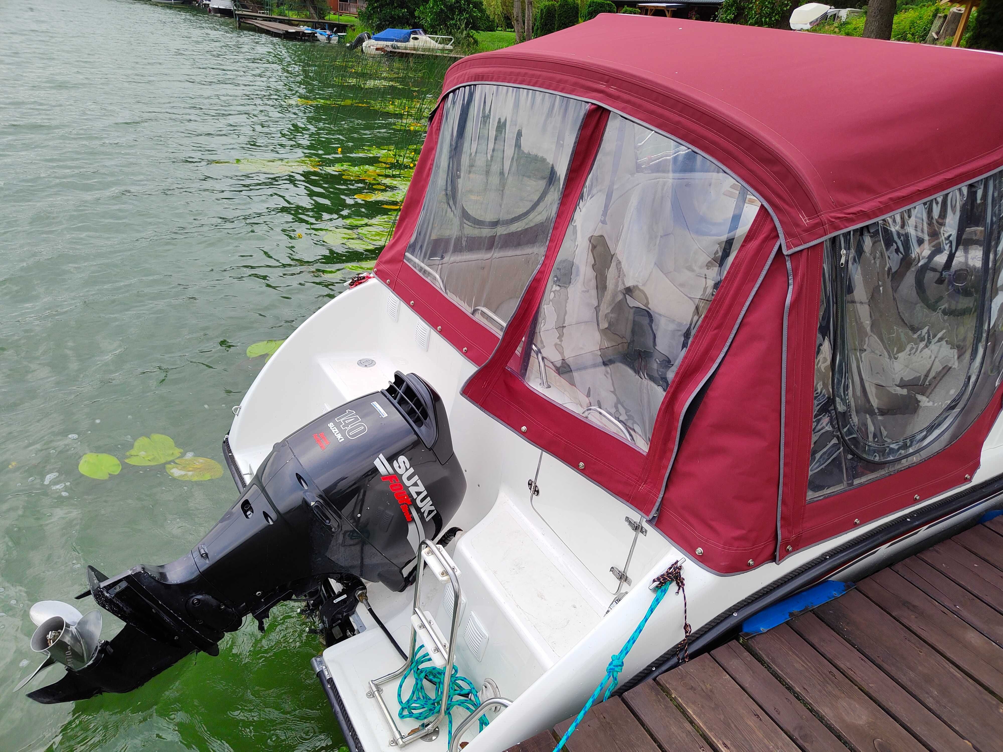 Jacht Motorowy z Kabiną