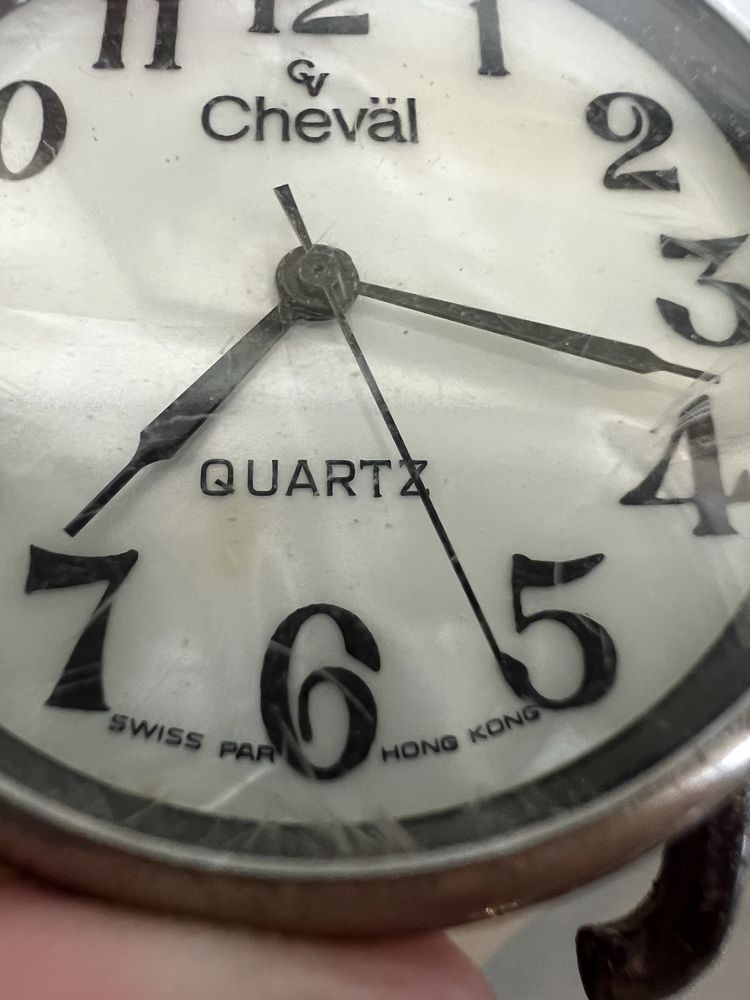Relogio antigo quartz cheväl