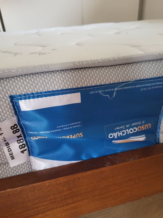 Cama solteiro(a) em madeira 90 x 180 com colchão