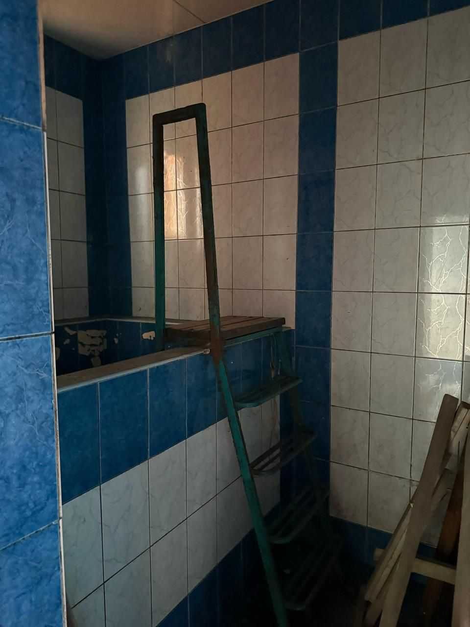 Нежитлова будівля, центр