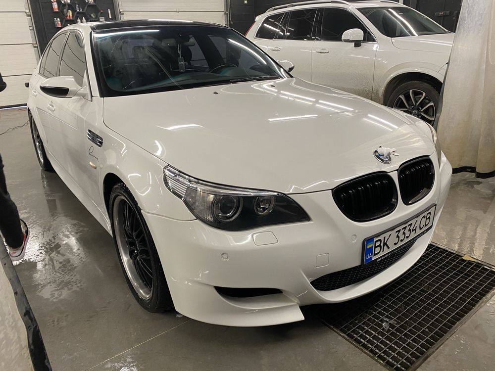 Бмв м 5  е60 2006 року