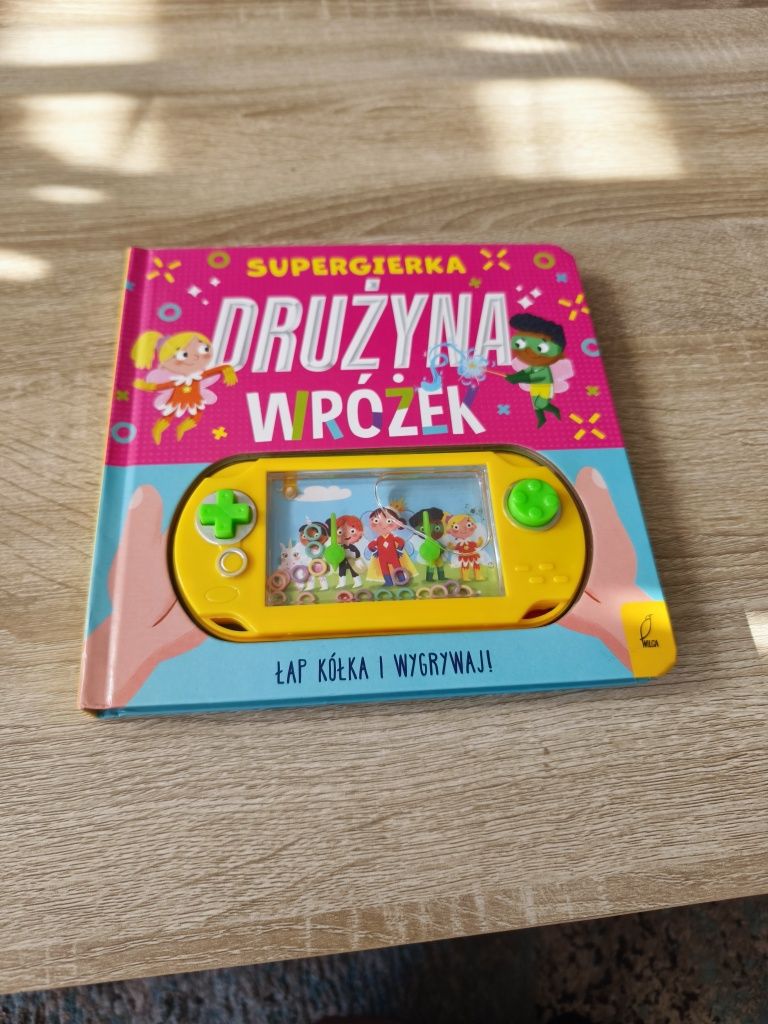 Zestaw zabawek, klocków i książeczek dla dzieci. Montessori, sensoryka