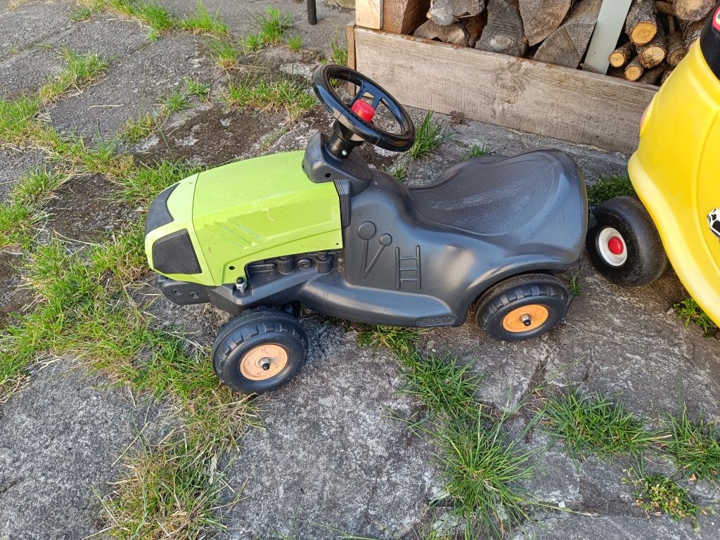 Dwa pojazdy dla dzieci taksówka i traktor