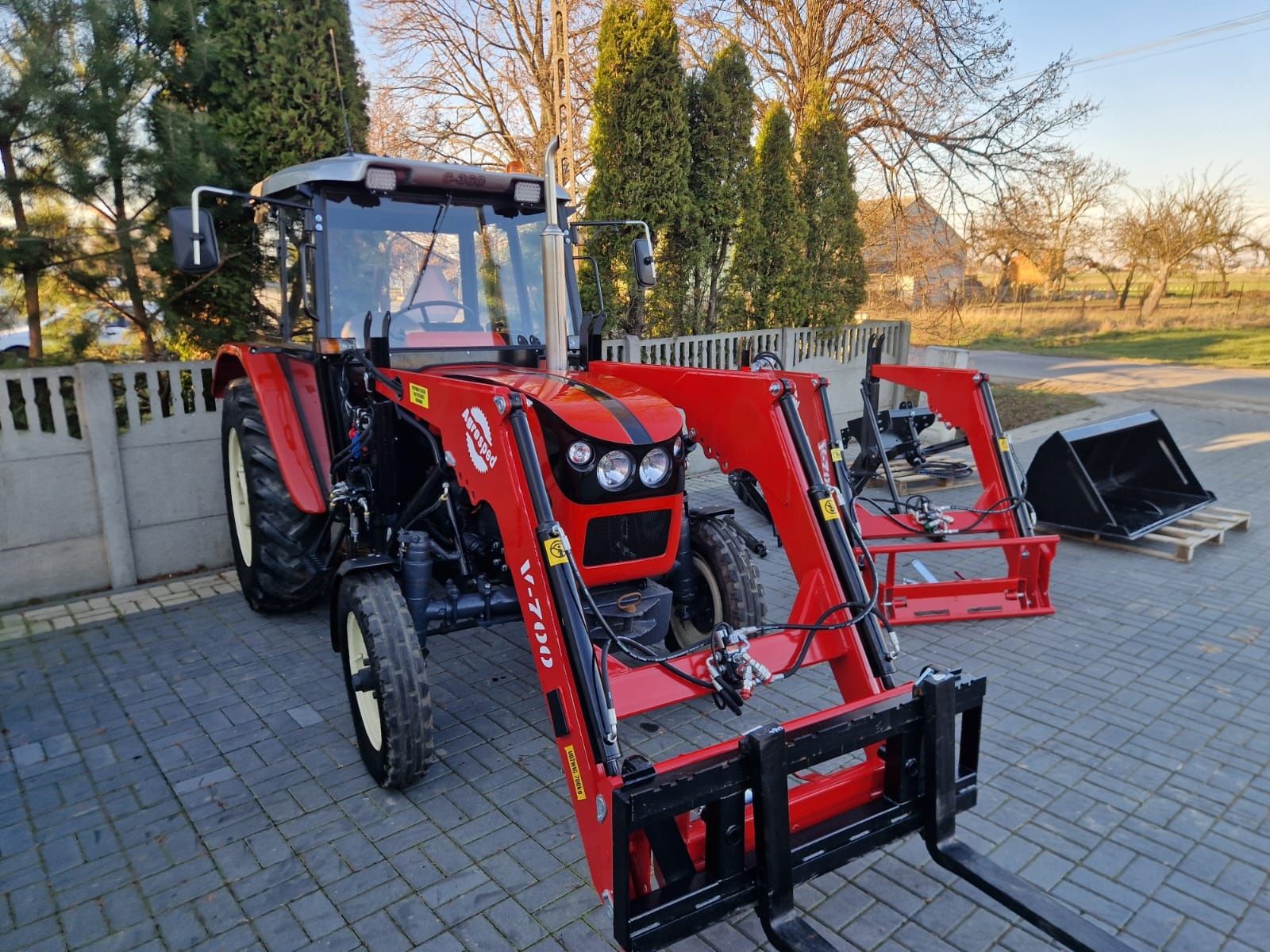 Kabina C360 plastikowa kabiny ciągnikowe C-360 C330 C-330  MTZ BIZON