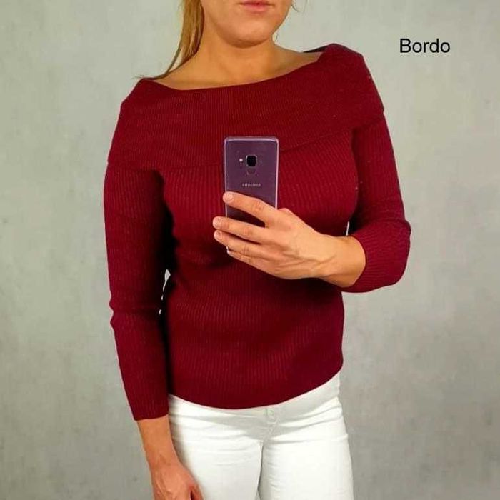 Bordowy sweterek