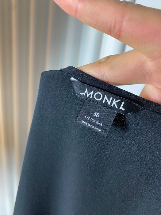 Sukienka długa midi czarna 38 M Monki kopertowa z falbanką klasyczna