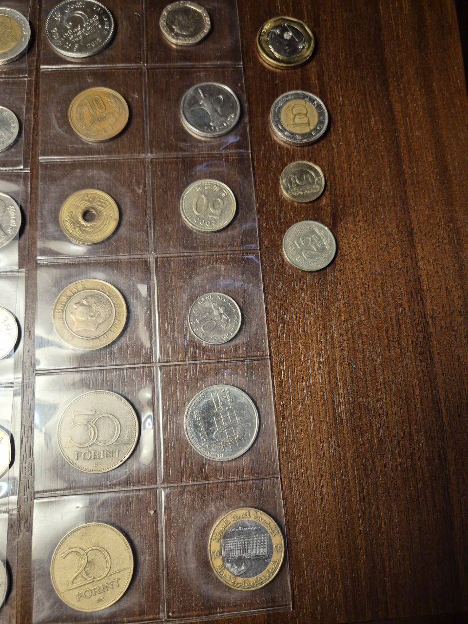 Продается набор монет разных стран