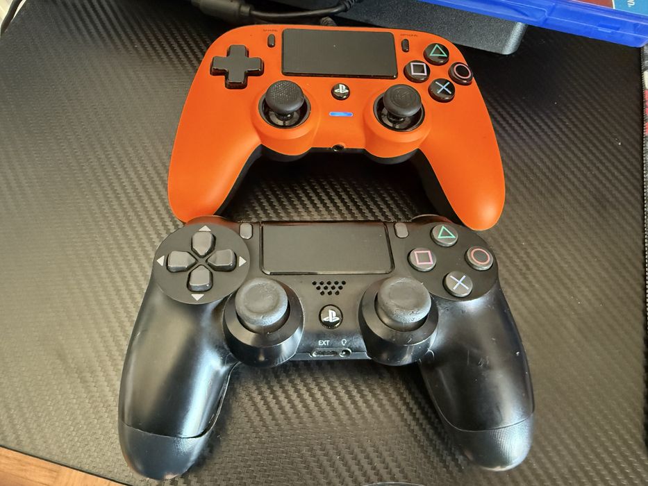 Ps4 Slim 500gb  com 5 jogos e 2 comandos