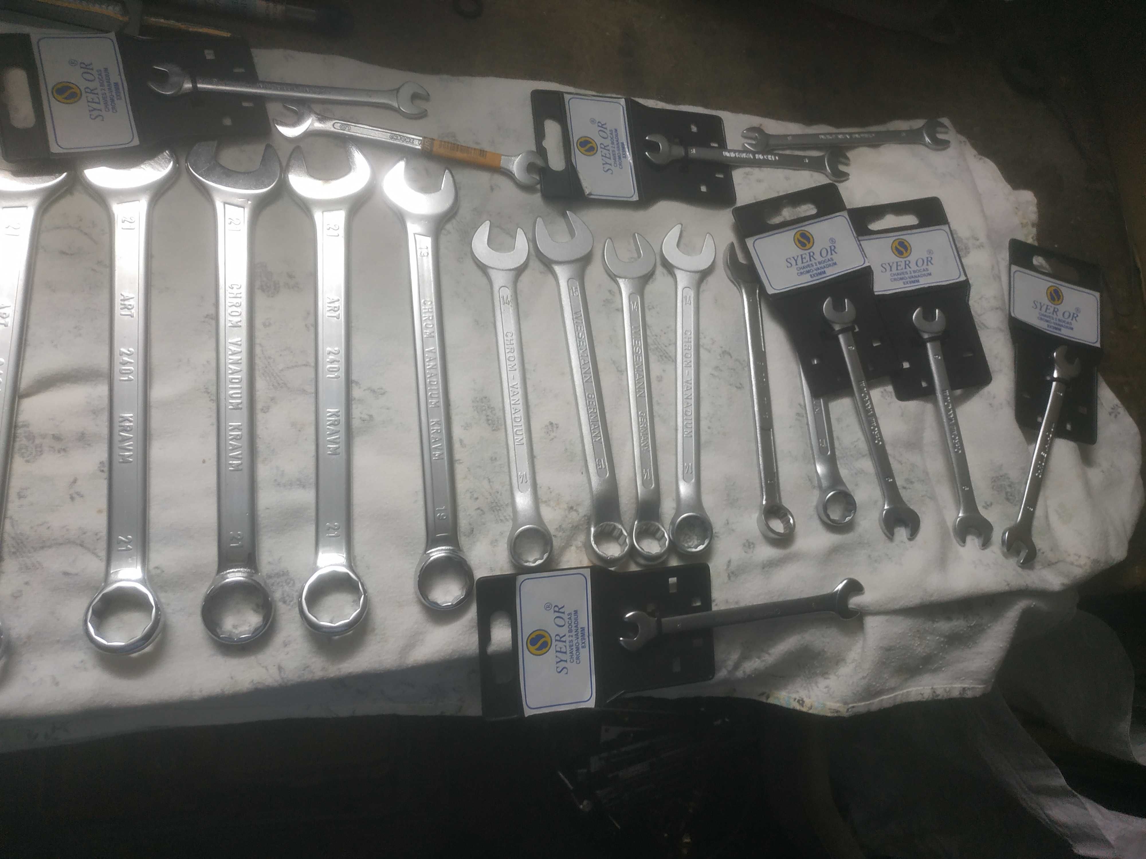 Chaves luneta e de bocas e outras ferramentas