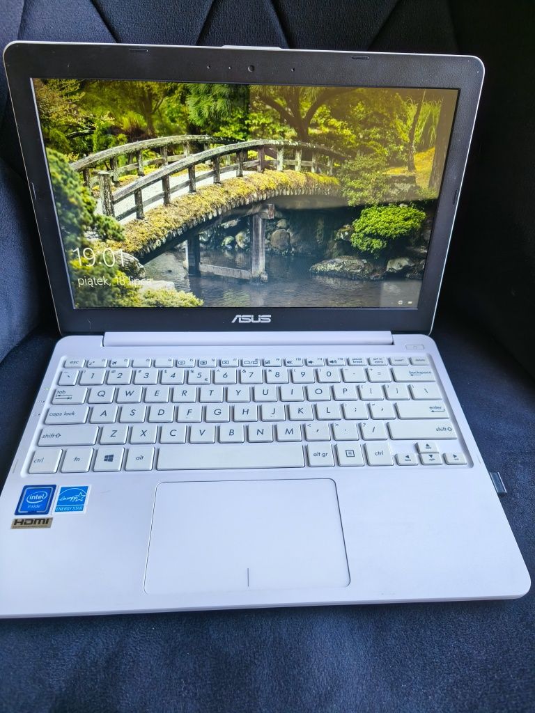 Notebook Asus E203 N