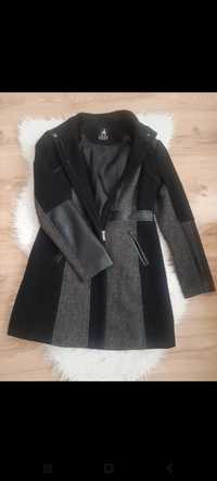 Czarny płaszcz jesienny rozmiar 36