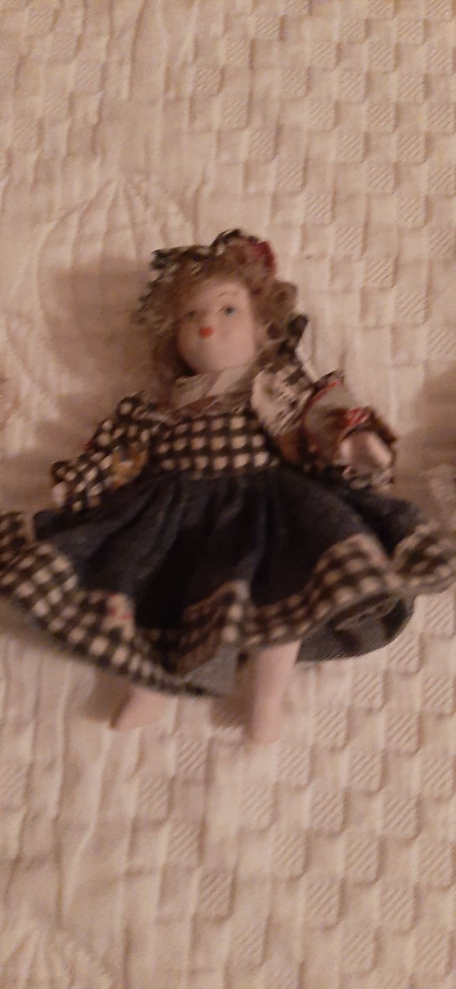 3 mini bonecas com cara e membros em porcelana