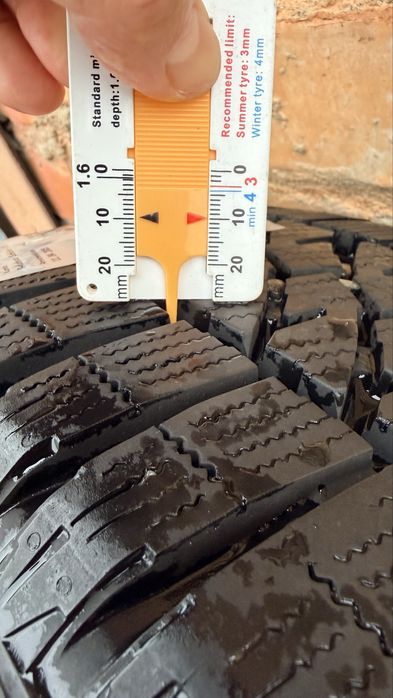 Автошини зимні BRIDGESTONE   215/60 R17