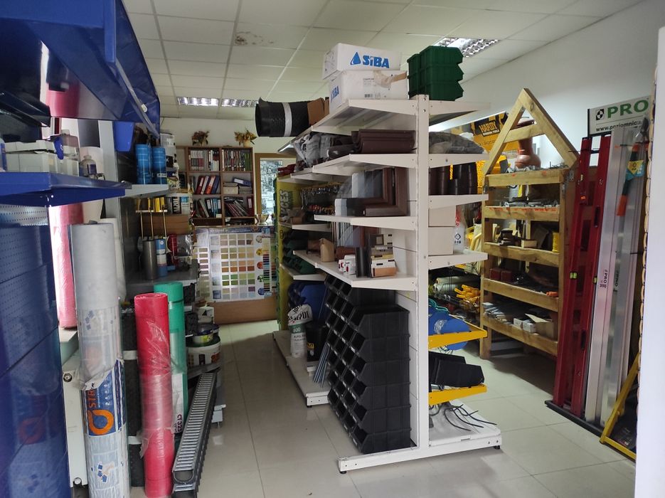 Działka utwardzona, ogrodzona, sklep, magazyn, garaż