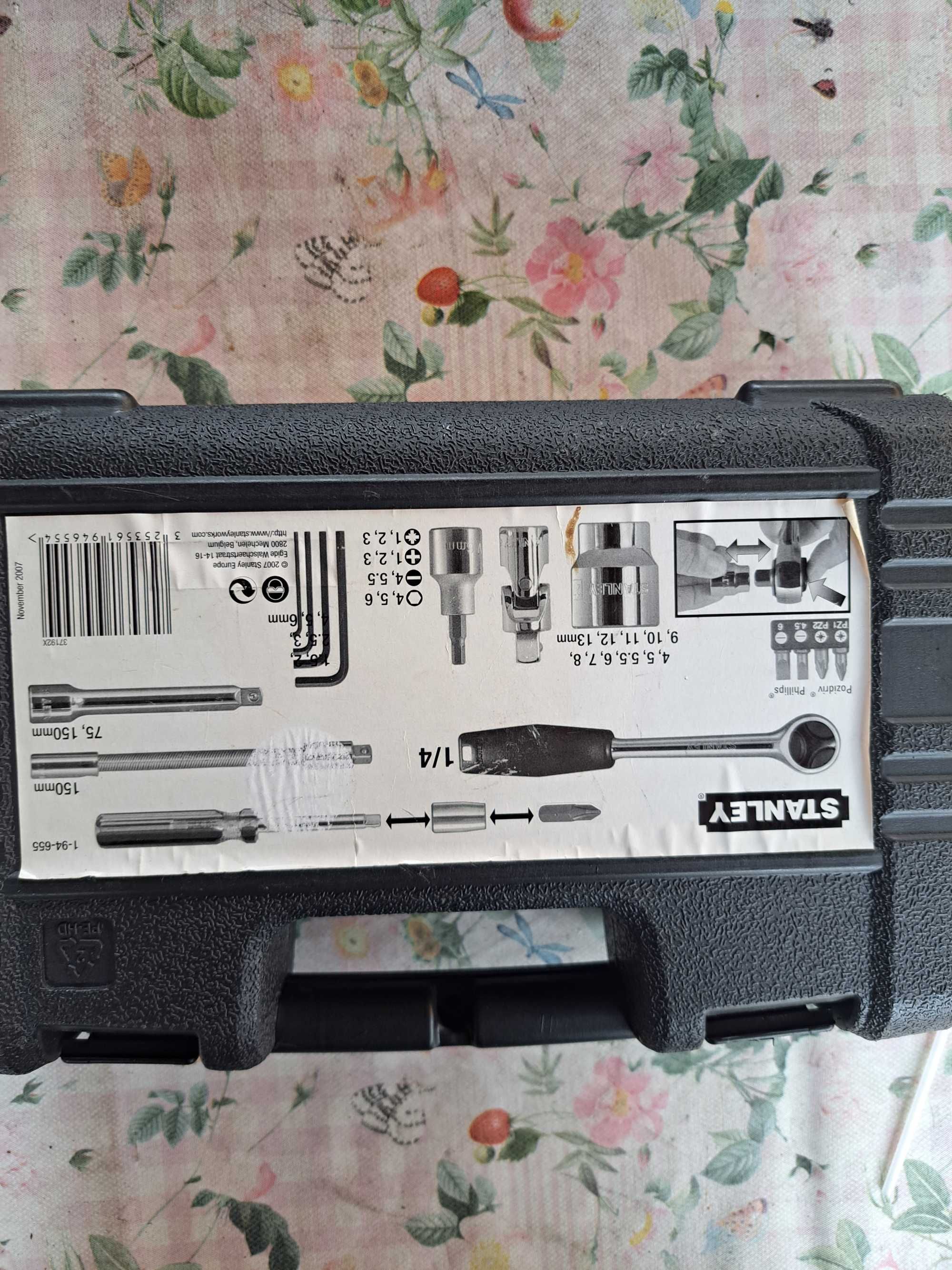 Zestaw kluczy nasadowych 1/4'' STANLEY