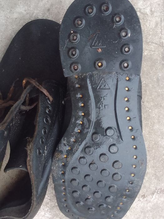 Робочі черевики кірзові.