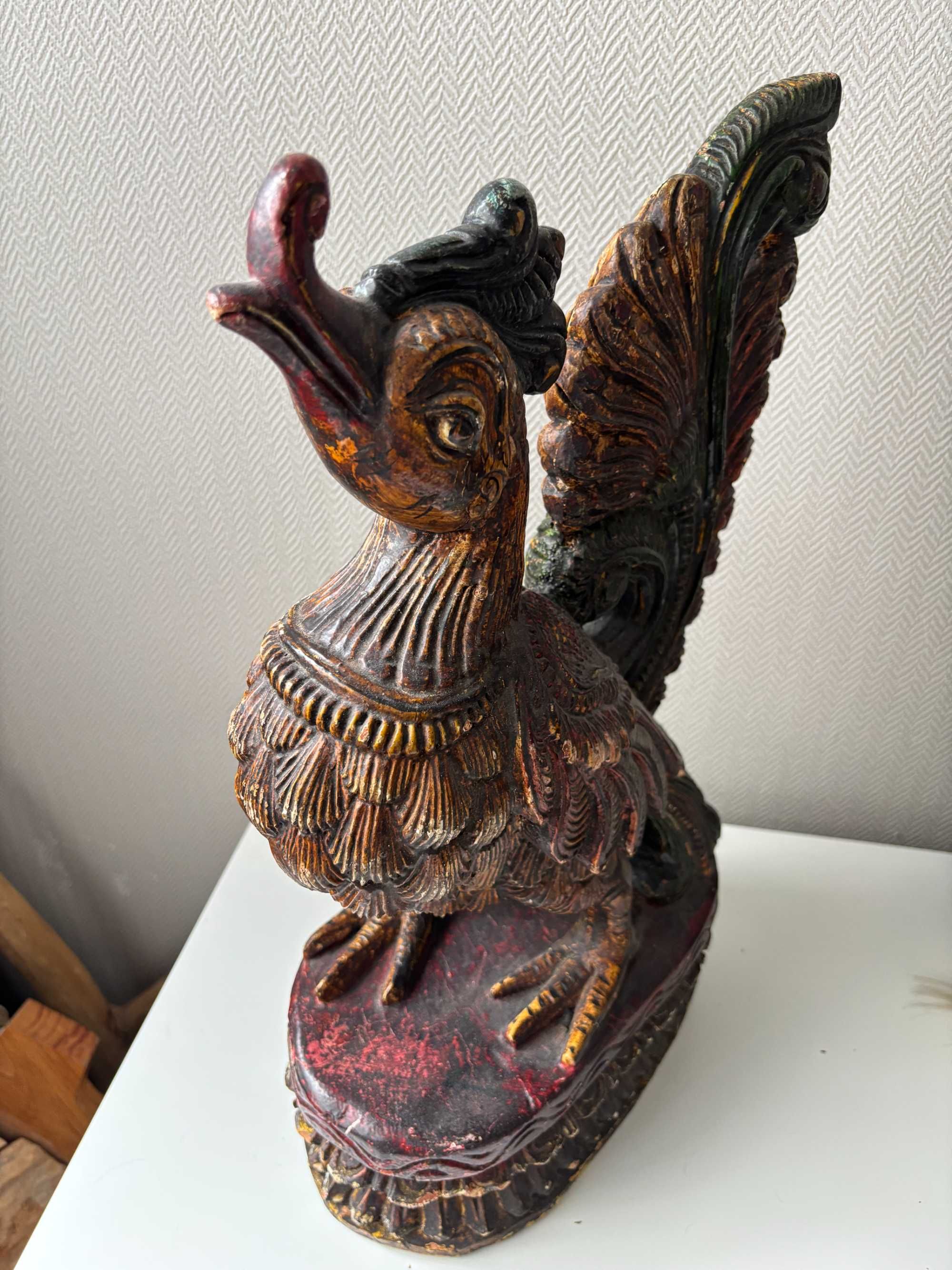 Drewniana rzeźbiona figurka ptaka Garuda