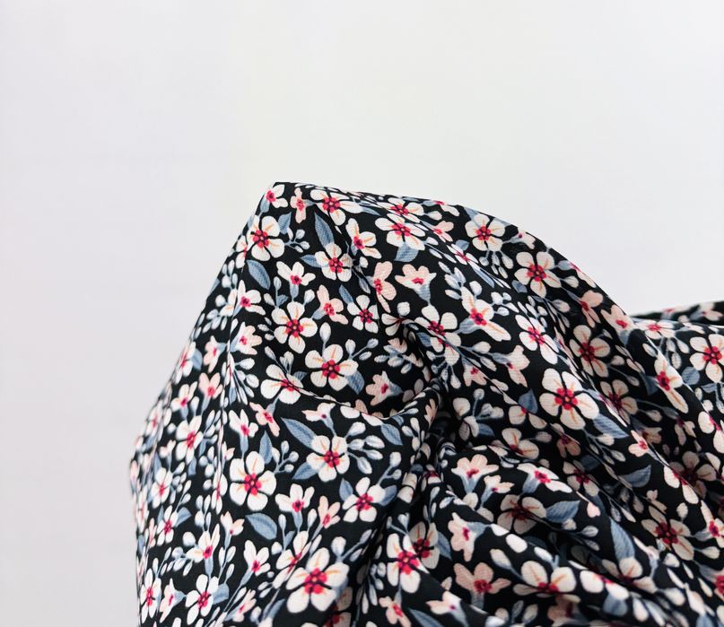 Czarna bluzka w drobny kwiatowy wzór z wiązaniem S 36 Shein