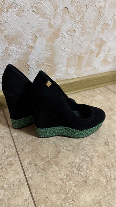 Продам жіноче взуття