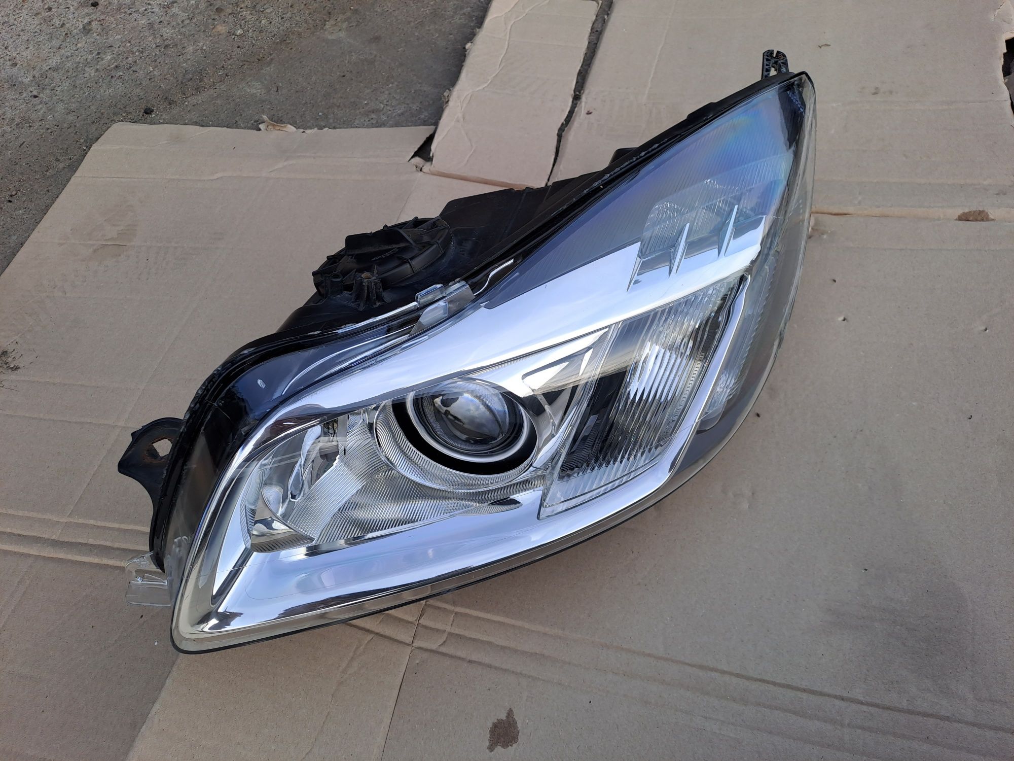 Lampa Reflektor BI Xenon Opel Insignia LEWA Igla