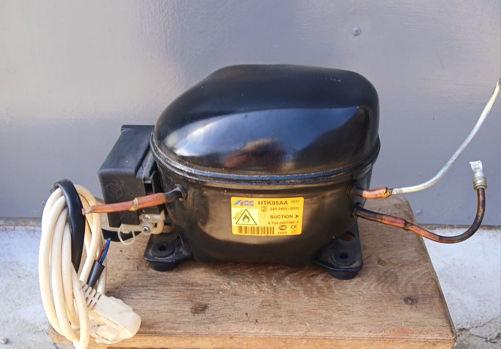 Компрессор холодильника Индезит