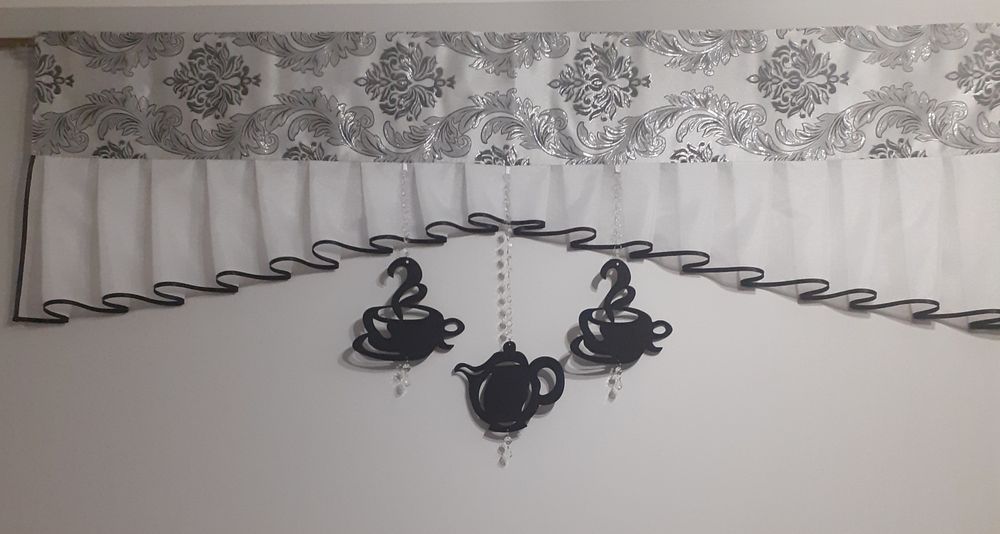 Lambrekin z zawieszkami