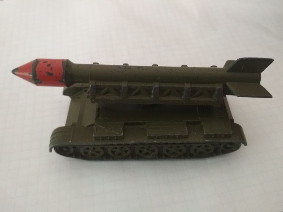 Военная техника.Ракетная установка.