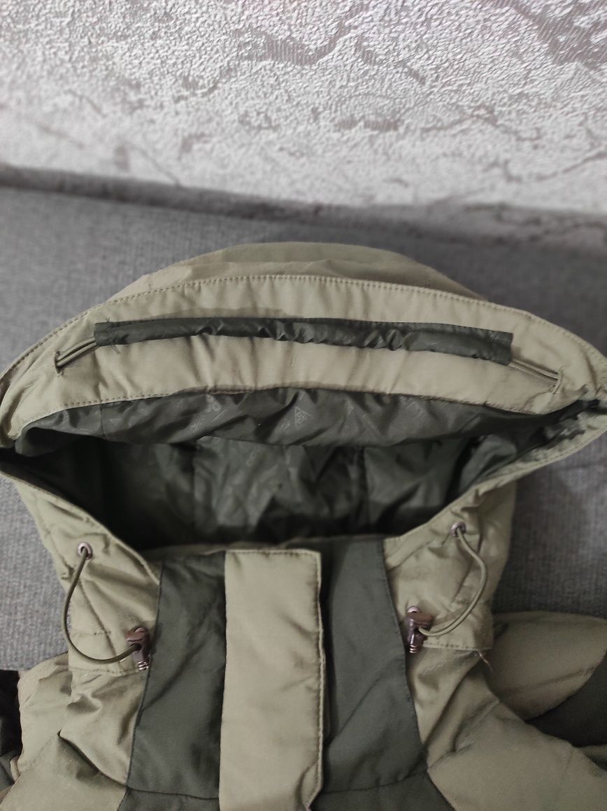 Жіночий пуховик ACG