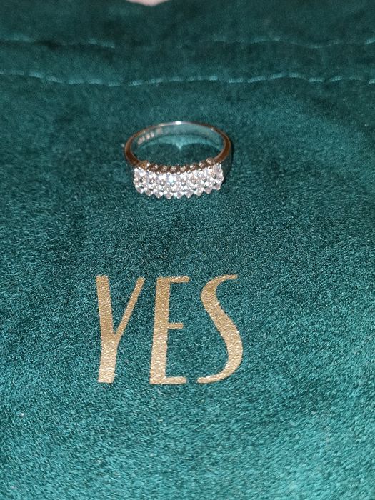 Srebrny pierścionek yes - cyrkonie rozm. 13